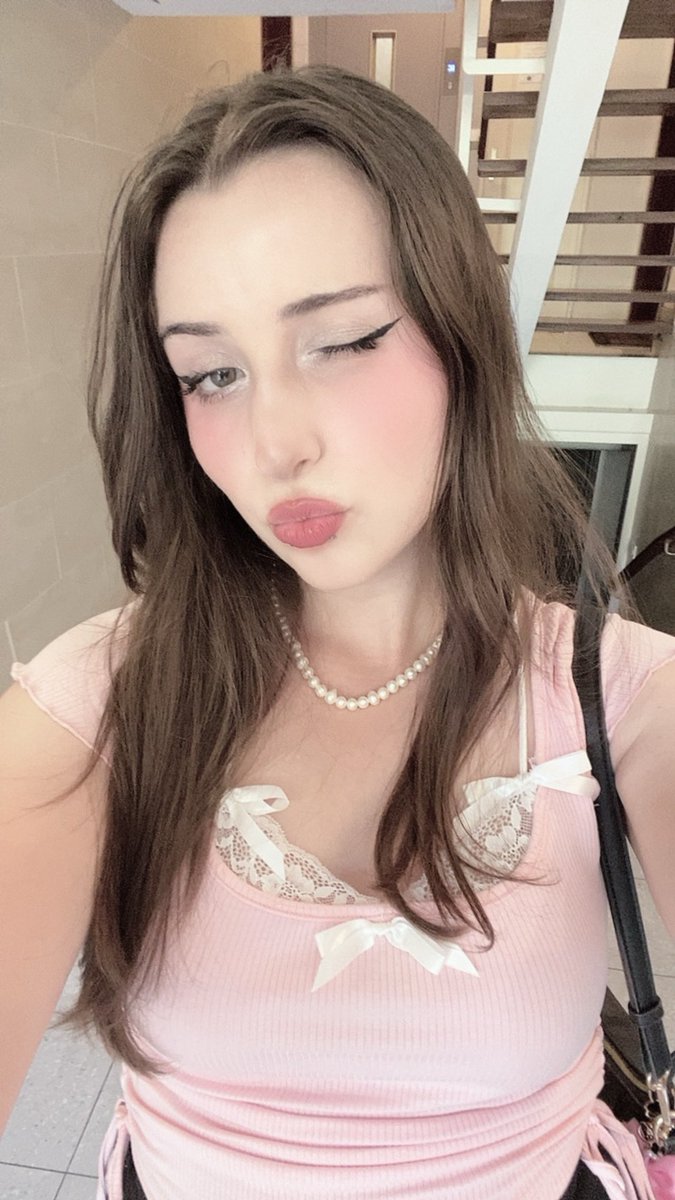 helenatchoum's tweet photo. Nouveau pinned la team en mode kawaii >//< https://t.co/EYfB9fKfJY