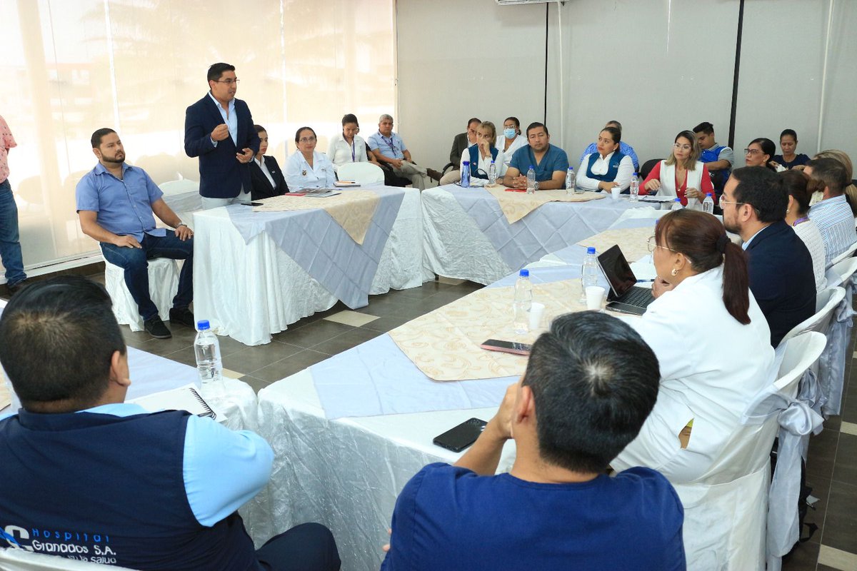¡SE ACABARON LOS INSUMOS! 

El día de ayer y hoy en reunión mantenida en la Gobernación de Guayas y Gobernación de Los Ríos, se informó; que los insumos y las medicinas se agotaron totalmente, esto ante la falta de pago del MSP y del IESS, se comunica que solo se podrá dializar
