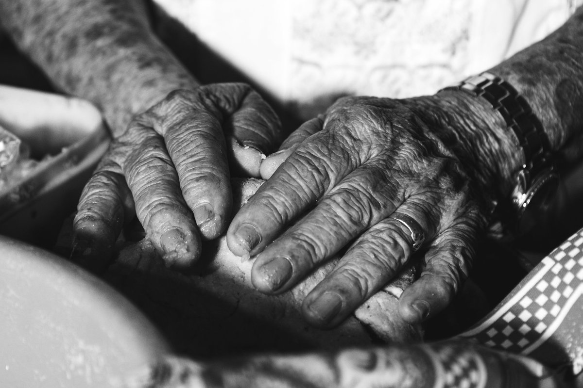 noraespiinal's tweet image. Este es una serie de retratos para Personajes icónicos del sur de Honduras. Retratar su cotidianidad, su lucha y sus esfuerzos. ✨️
Hoy le tocó a Doña Tona. 82 años tiene. Desde sus 20 años vende pastelitos de papa. ¡Digna mujer sureña! 🇭🇳