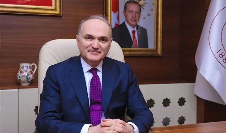 AKP’li Düzce Belediye Başkanı Faruk Özlü, yeni sokak hayvanları yasasını topa tuttu:

• Bu yasa uygulanabilir değil. Milyonlarca hayvanı barınaklara sığdıramazsın.

• Ne Bakanlık ne de belediyeler üzerine düşeni yaptı.

• Mevcut yasa çözüm için yeterli, uygulama üzerinde