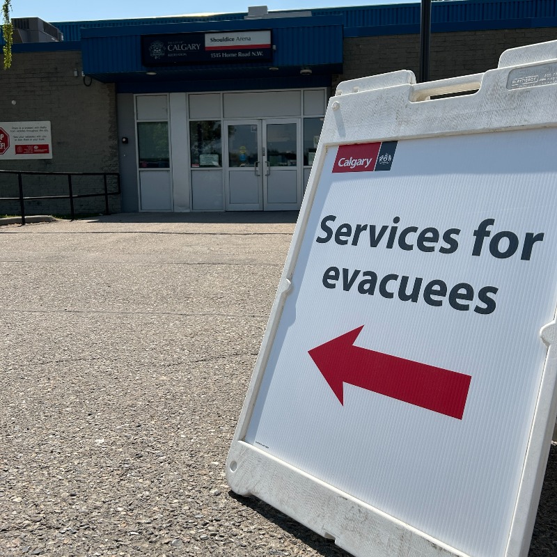 cityofcalgary's tweet photo. Our reception centre, located at the Shouldice Arena (1515 Home Rd N.W.), will remain open around the clock today and tomorrow.

If you're a Jasper resident &amp; you need accommodation, we know you're hurting right now. Please come down &amp; we'll help you feel at home.

More info ⬇️