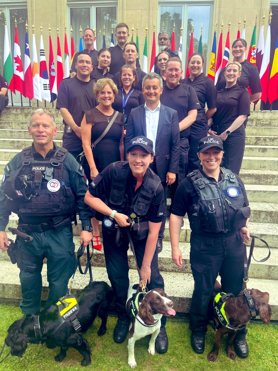 MennaRawlings's tweet photo. 1/3 Proud of the UK’s contribution to a safe and secure #Olympics, deploying 250 police officers and 50 sniffer dogs. 

Great to see them recognised by @GDarmanin tonight, at a ceremony to thank all 44 nations who have contributed to the 🇫🇷 policing effort for @Paris2024. https://t.co/OHCdfWyfp3