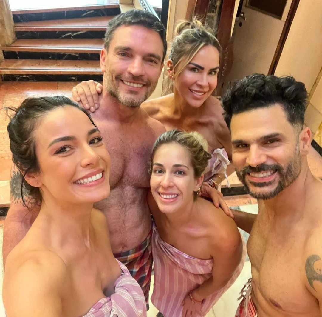 NBCUniverso's tweet photo. ¿Risas de felicidad o de nervios? 😬 Muy pronto la contienda dará inicio en #LaIslaDesafioExtremo y estos famosos tendrán que demostrar todas sus habilidades para continuar hasta el final 👊💥

👉ESTRENO 30 de julio a las 7PM/6C
📸  @juliawgama
#TMTalent https://t.co/mZntvOYLBS