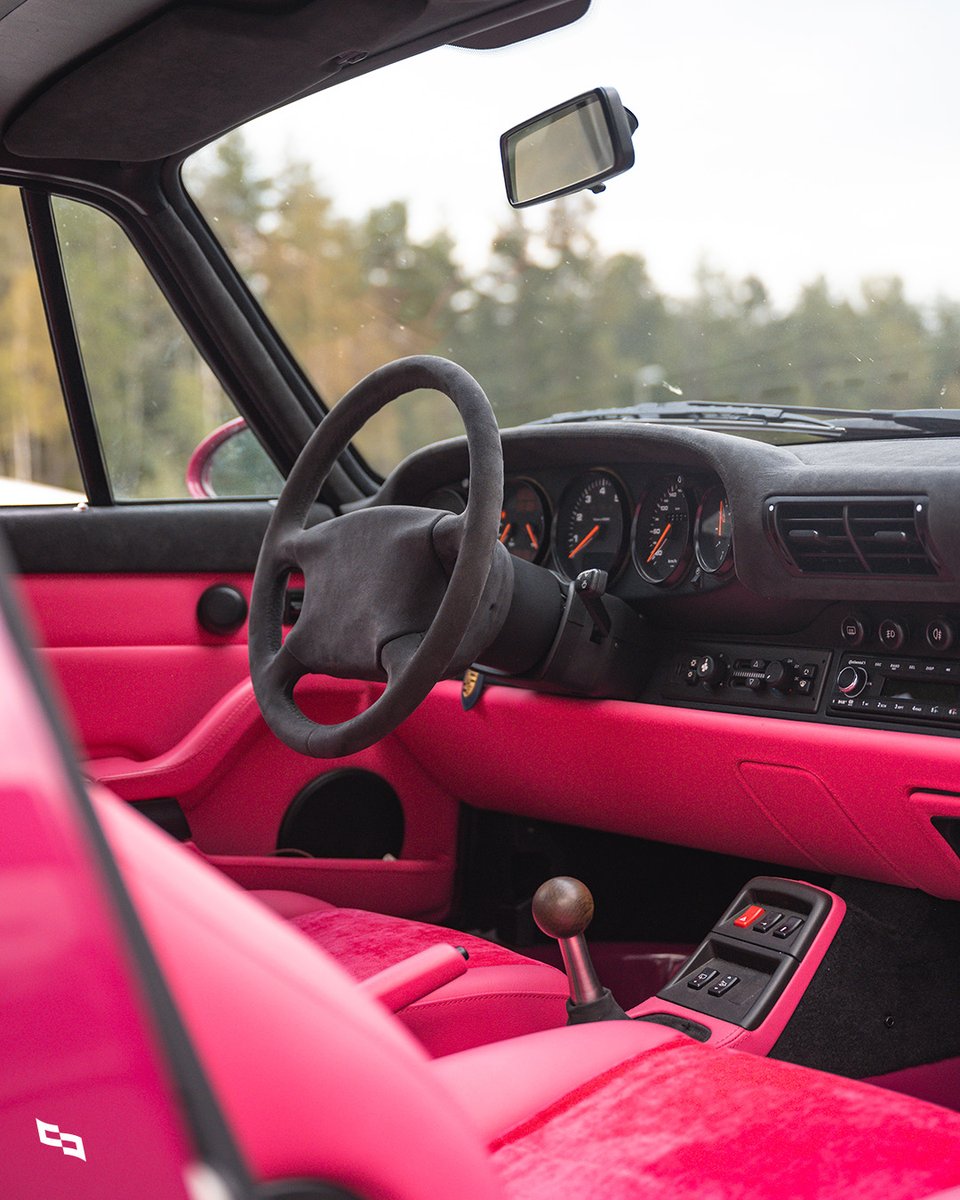 collectingcars_'s tweet photo. This 993-generation Porsche 911 is a modified widebody conversion of the classic sports car.
⁠
📍LIVE NOW - Drammen, Norway⁠
⁠
https://t.co/AIpFgG3tw0
⁠
#CollectingCars #RWB #Porsche #Porsche993 #993 #Porsche911 #RauhWeltBegriff https://t.co/RVYAkfSK4o