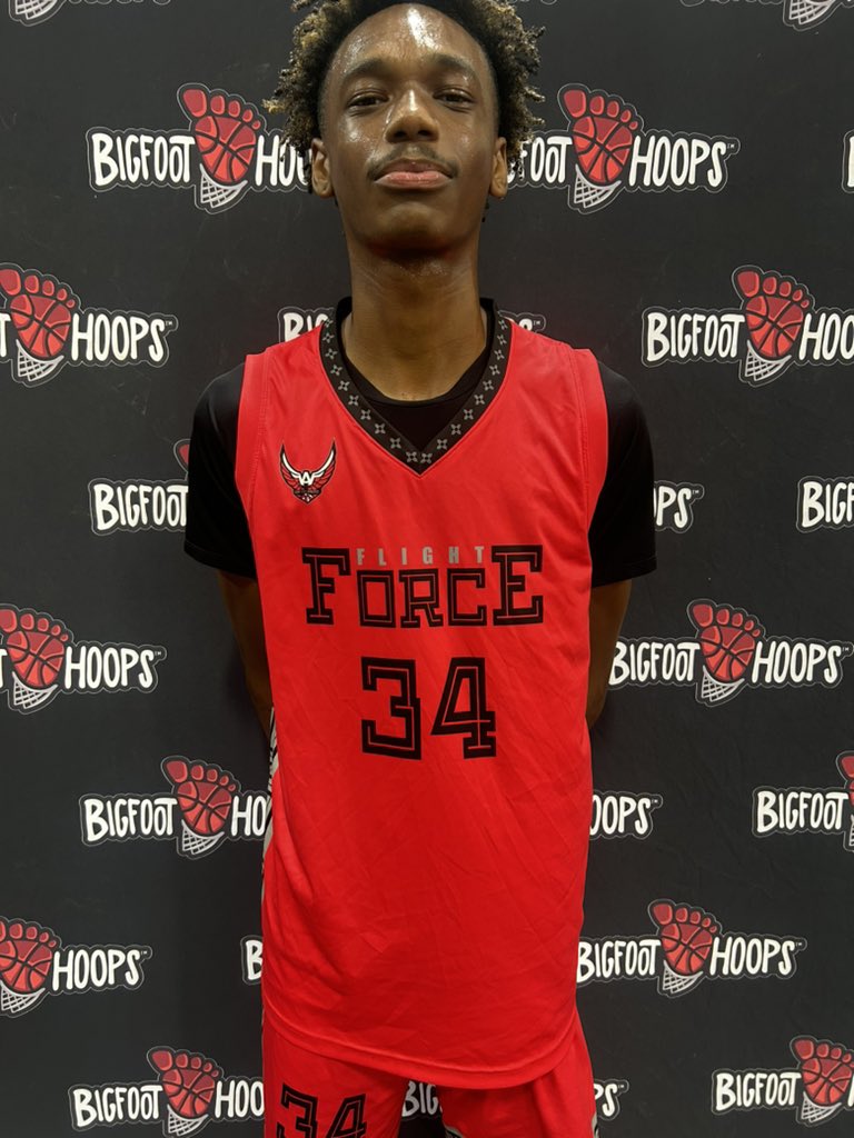 ‘25 6’6 Zaire Ndyabagye is a lengthy wing with a nice playmaking ability as he loves getting his teammates involved. Doesn’t mind making the extra pass, allows the play to develop without rushing, and uses his length well on the defensive end to rebound and alter shot attempts.