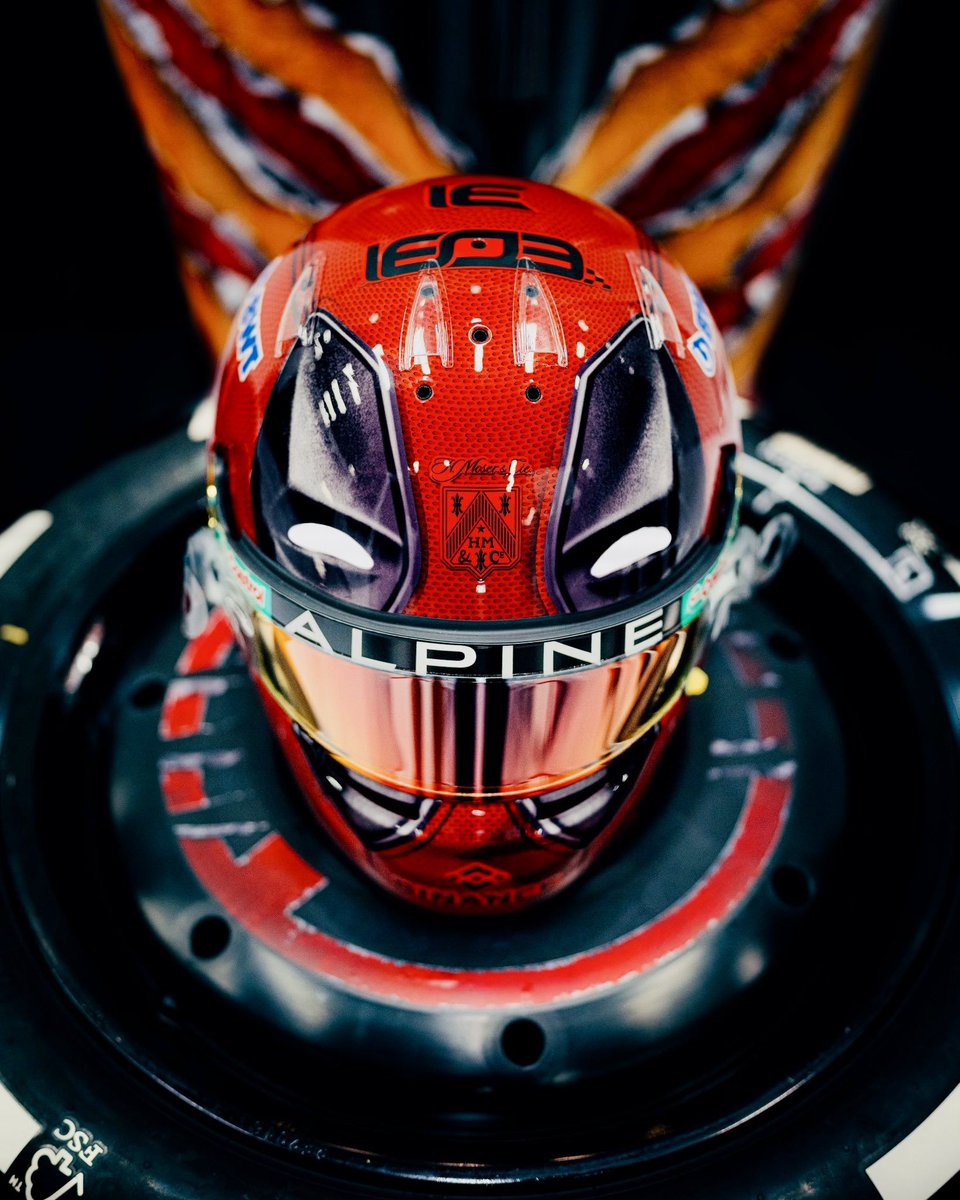 AlertaF1's tweet photo. Para combinar con el livery de sus Alpine, estos serán los cascos que Esteban Ocon y Pierre Gasly estarán usando este fin de semana en el Gran Premio de Bélgica, con los diseños de Deadpool y Wolverine (Lobezno pa' los compas Españoles). https://t.co/GSJ5tltU8r