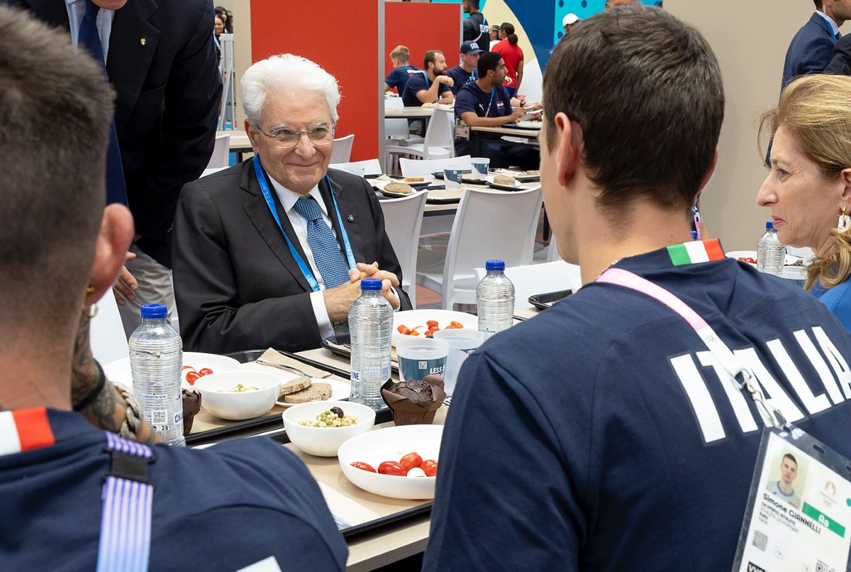 secesecs's tweet image. Anche noi guardiamo così Simone Giannelli, Sergio. Ti capiamo