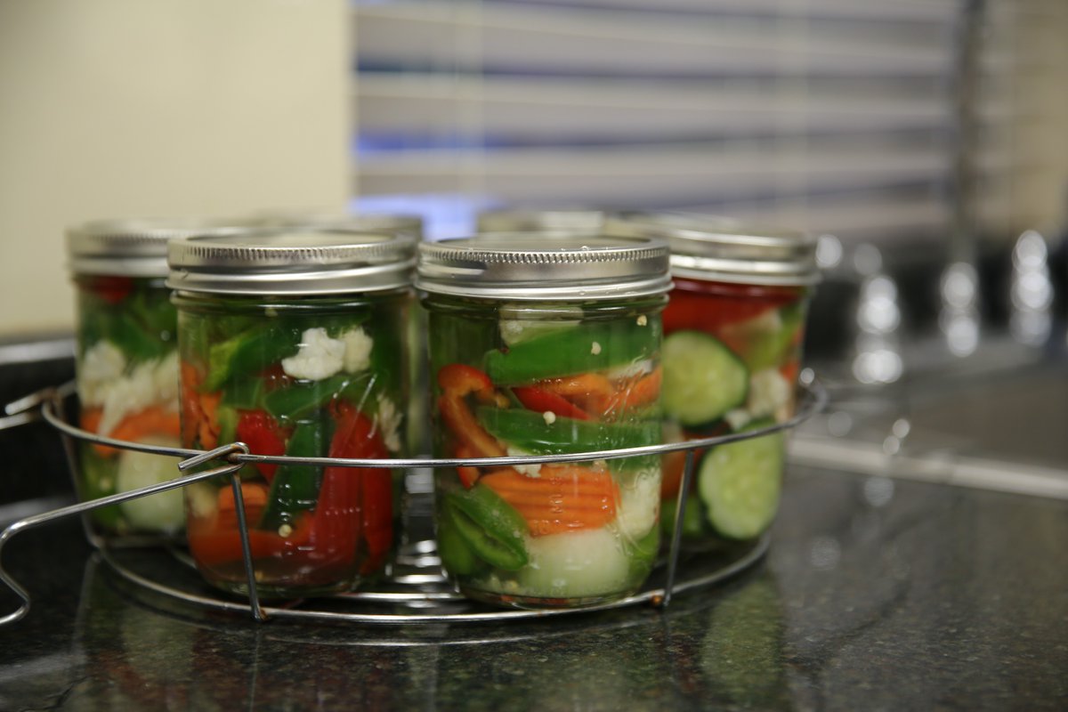 MSUExtService's tweet image. Pickling vegetables has never been so fun!! 

MSU Extension Agent Fran Brock held a hands-on canning class where participants learned the right way to pickle veggies. #EatWithExtension #MSUext