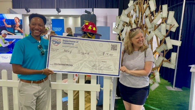 OhioCommerce's tweet photo. **🎉 Incredible Discovery at the Ohio State Fair! 🎉**
If you're at the @OhioStateFair, be sure to visit the @UnclaimedOhio booth or check online. You could be the next person to make an exciting discovery!
#OhioCommerce
#OhioStateFair #UnclaimedFunds #CommerceHouse https://t.co/0KME8DBIms
