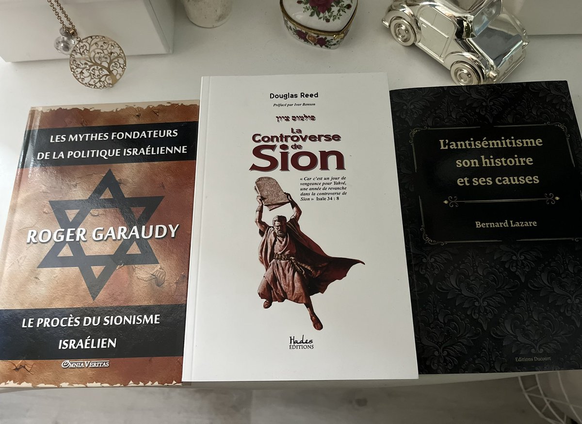 PulpeFille's tweet image. Je remercie chaleureusement les personnes qui m’ont donné des #ConseilsLecture 🤩🥳✊🏽
Par lequel commenceriez-vous ? pourquoi?
1- Les mythes fondateurs de la pol. Israélienne 
2- La controverse de Sion
3- L’antisémitisme son histoire et ses causes
#Sionisme #Israel #Antisémitisme