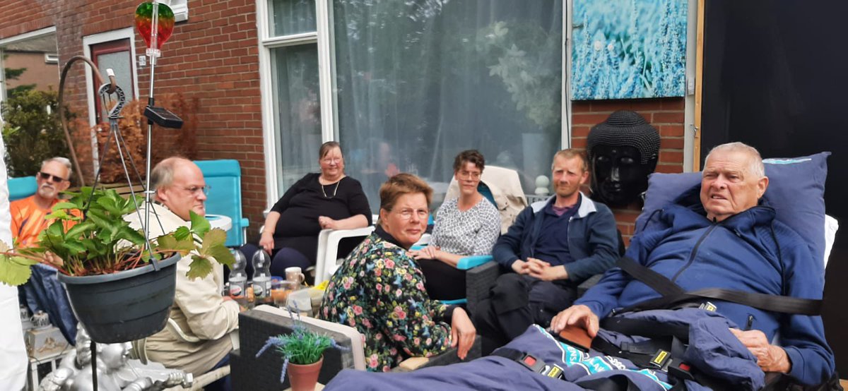 Wensambulance Noord Nederland tweet media