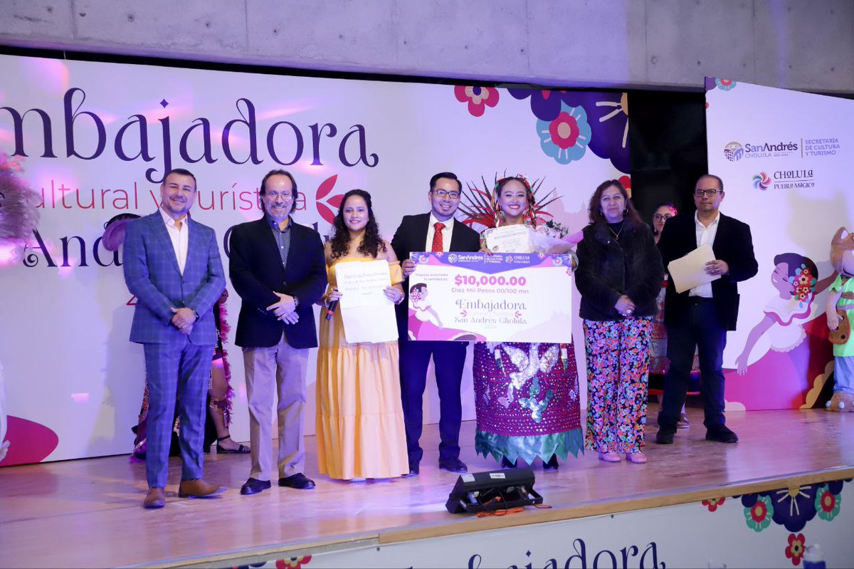 Muchas felicidades a las ganadoras del concurso Embajadora Cultural y Turística #SanAndrésCholula 2024: 

🥇 Jimena Rocío Rueda Gómez de cabecera municipal con el proyecto "Fiestas Patronales de San Andrés Cholula"