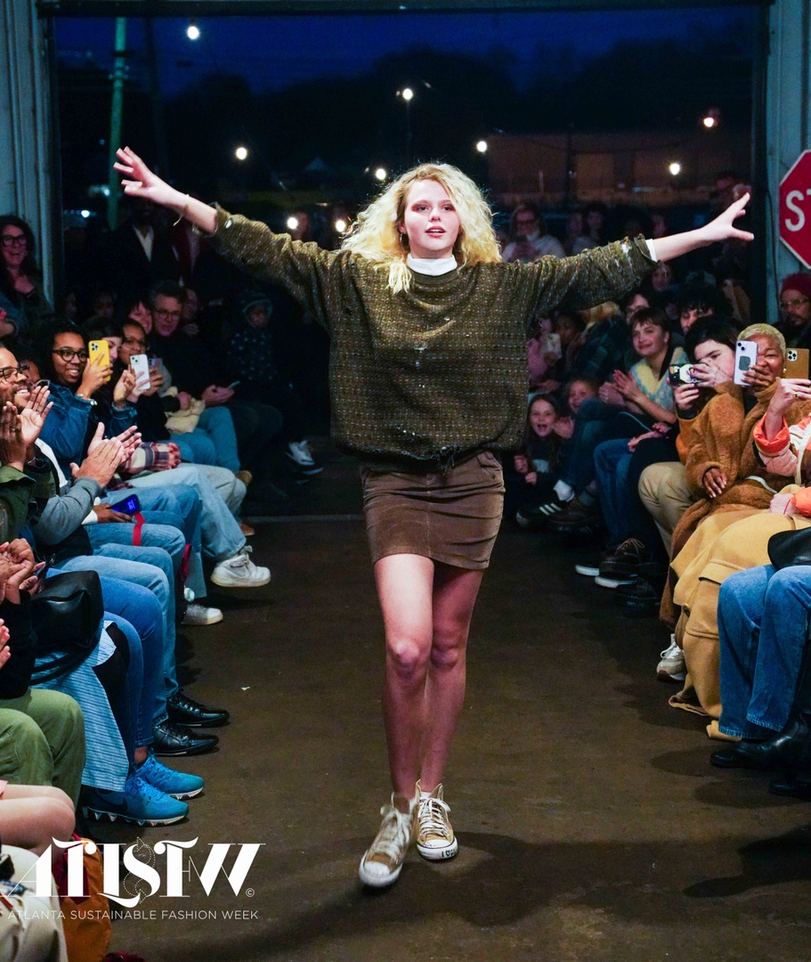 ATLSFW's tweet photo. Early this year, young talents were mentored by Tanjuria Willis, the visionary founder of Sustainable Fashion Week ATL. It was a beautiful reminder of the importance of community in fashion. 💚 
📸@itsbrianthephotographer
Get your tickets to #SFWATL: https://t.co/2BNjThFbgO https://t.co/Rram2Yw1Qx