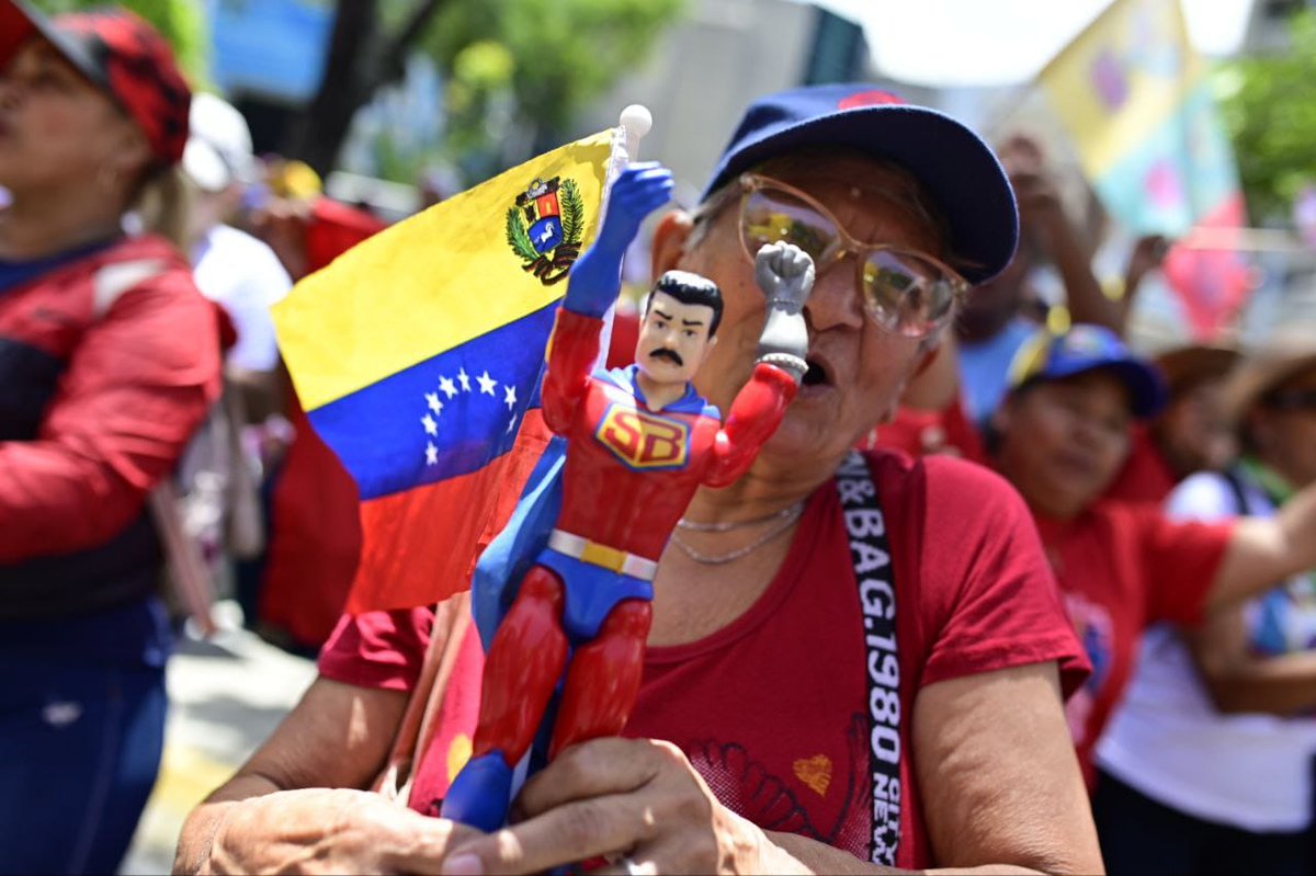 PartidoPSUV's tweet photo. #Fotos 📸

Así está el ambiente en el parque Generalísimo Francisco de Miranda para el cierre de campaña de nuestro Gallo Pinto. 

¡Mirandinas y mirandinos con Maduro!

#MaduroPresidente https://t.co/Y6c8mcgE8w