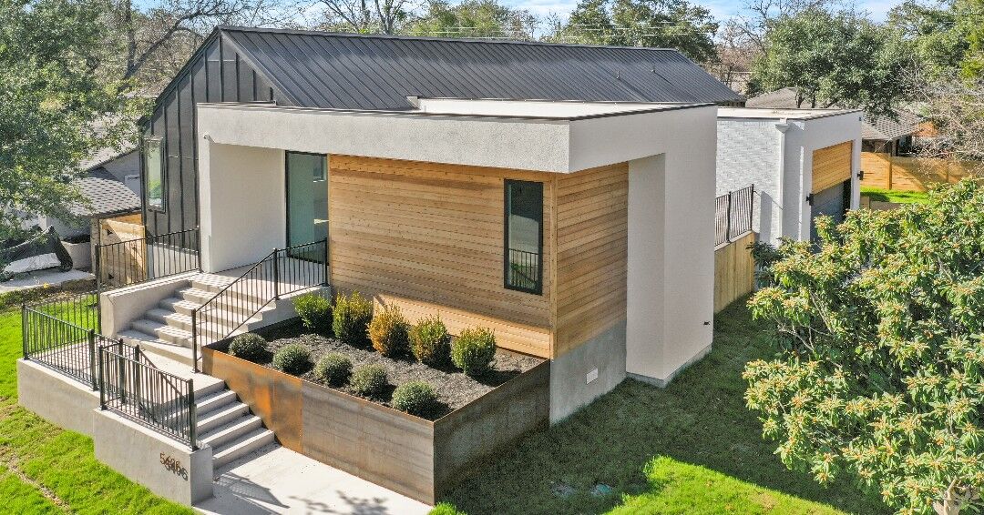 FrecciaGroup's tweet photo. Still dreaming about our Waterbrook Project 😍! Concrete, wood, and steel make this home modern and stunning. Watching it come to life was thrilling!

For your custom build:
Floor Planning
Selections Meeting
Financing
Construction
Contact us to make your dreams come true! ☁️💤💫 https://t.co/yvFxy6hRpe