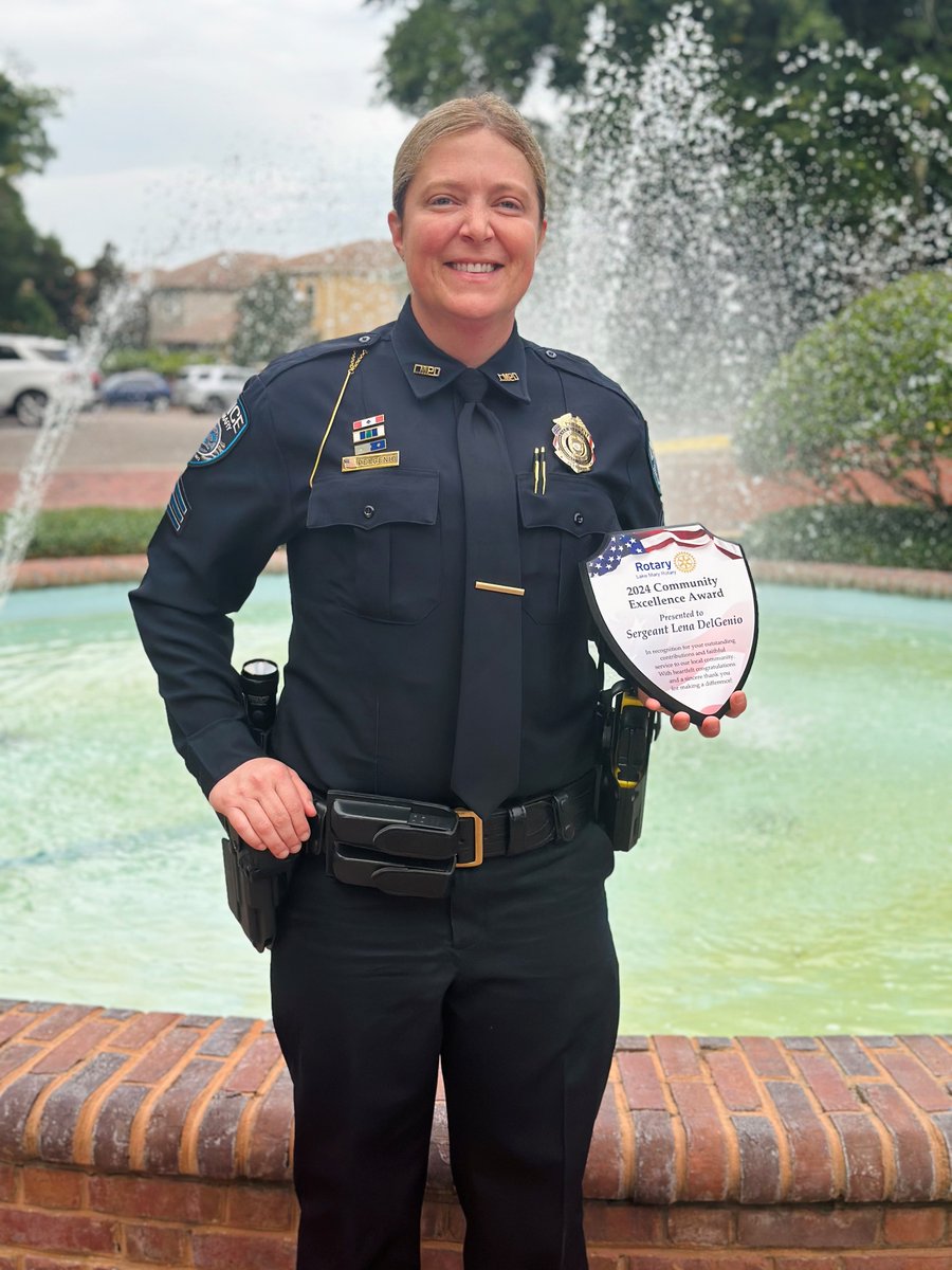 LakeMaryPD's tweet photo. 👮‍♀️ The Lake Mary Police Department would like to thank the Rotary Club of Lake Mary for honoring Sergeant Lena DelGenio with a Community Excellence Award! Sergeant DelGenio has demonstrated her commitment to our community by being a mentor and educator for the youth. https://t.co/zekOySEQes