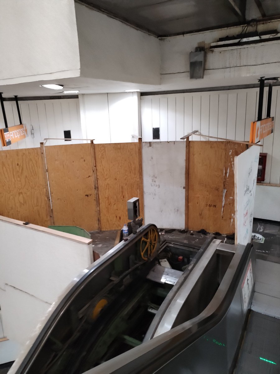 vivircondisca's tweet photo. #MetroCDMX Iniciamos esta serie de cosas que no tienen sentido en el #metro de la #CDMX y cuanto tiempo duran en reparación las escaleras eléctricas #DIAUNO 📌DIRECCIÓN Ser, METRO CAMARONES
@MetroCDMX
@martibatres
@ClaraBrugadaM
@Claudiashein
#disability
#discapacidad https://t.co/XJa5C98gL5
