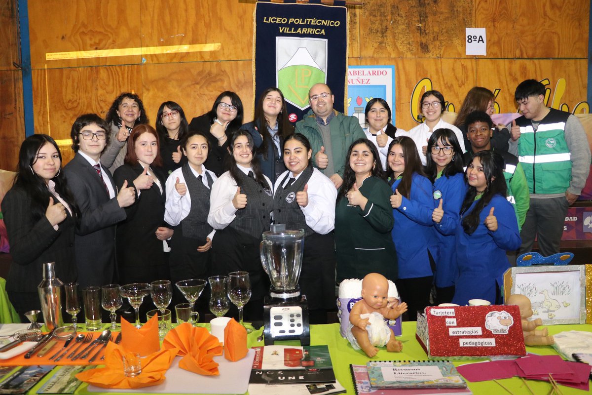 🟢Masiva resultó en la Escuela José Abelardo Núñez de Villarrica la III Feria de Enseñanza Media, a modo de oferta para los estudiantes del ámbito básico de la comuna lacustre.