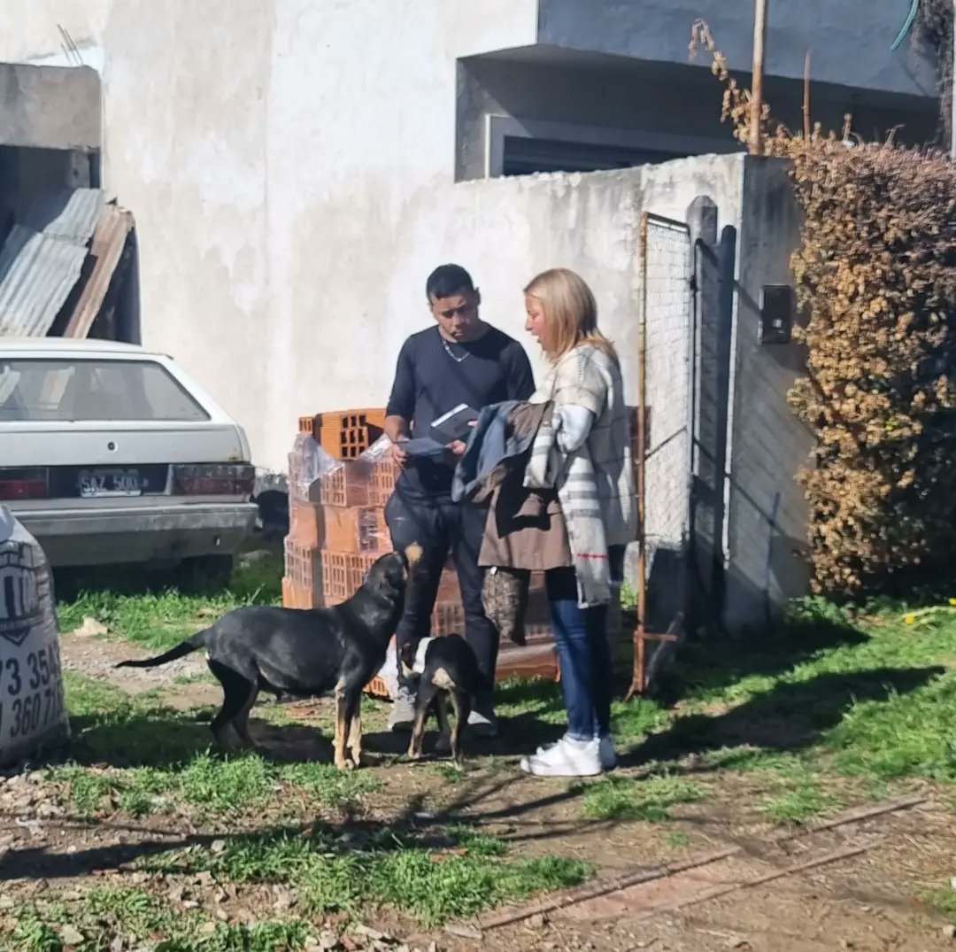 YaniiSanchez85's tweet photo. ✌️🌞 #EnLosBarrios Hoy recorrimos la localidad de #ElRincon para informar a vecinas y vecinos a la jornada "Nos vemos en el Barrio" que @LaPlataMLP realizará mañana viernes 26 de Julio. https://t.co/pM03BGwpMv