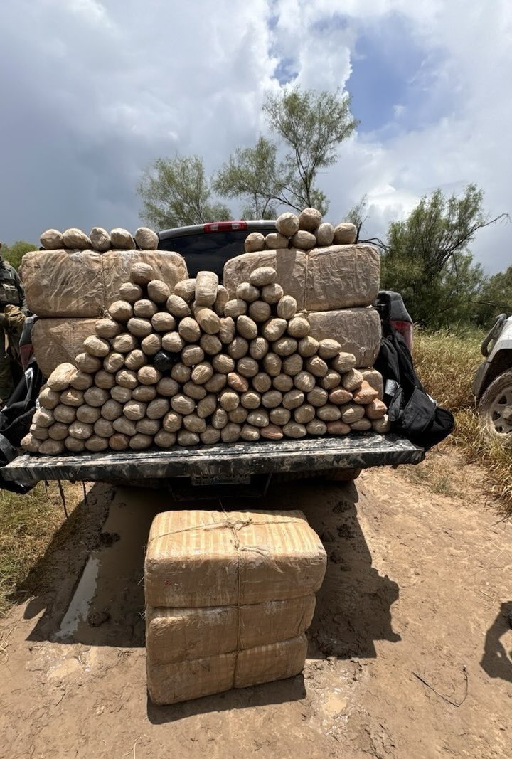 USBPChiefRGV's tweet photo. Rain or Shine!! #RGV Sector Border Patrol agents assigned to the Rio Grande City Station intercepted a narcotic smuggling attempt that resulted in the seizure of 256 lbs. of Marijuana, valued over $200K.  This FY, #RGVSector has seized over 21K lbs. of marijuana. https://t.co/IJXXLI4MrE