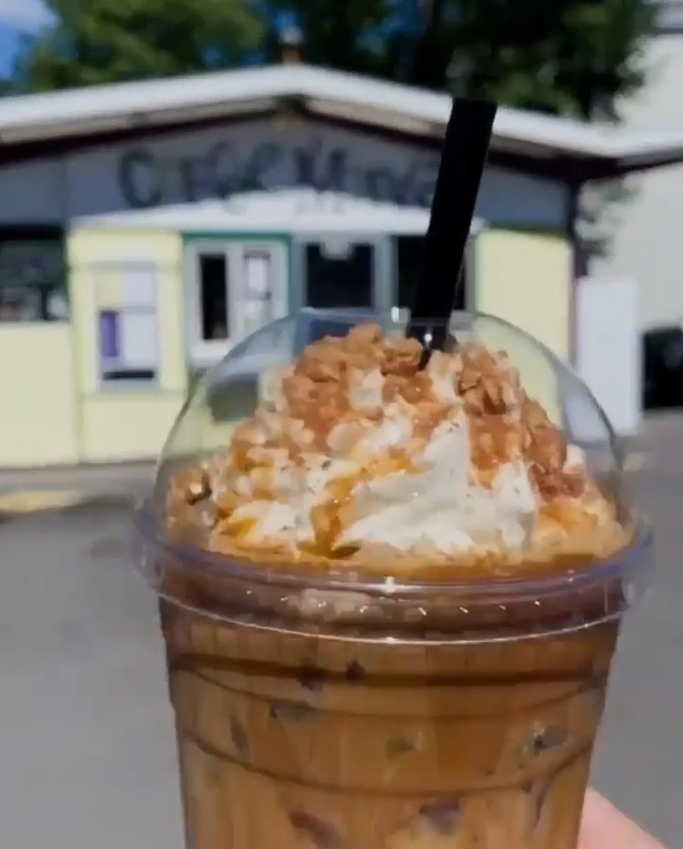 kadaluniverse's tweet photo. இலுவைய போடுவோம்😋😍😌
#ChocoCoffee #WhipCream https://t.co/PZu8bygOm5