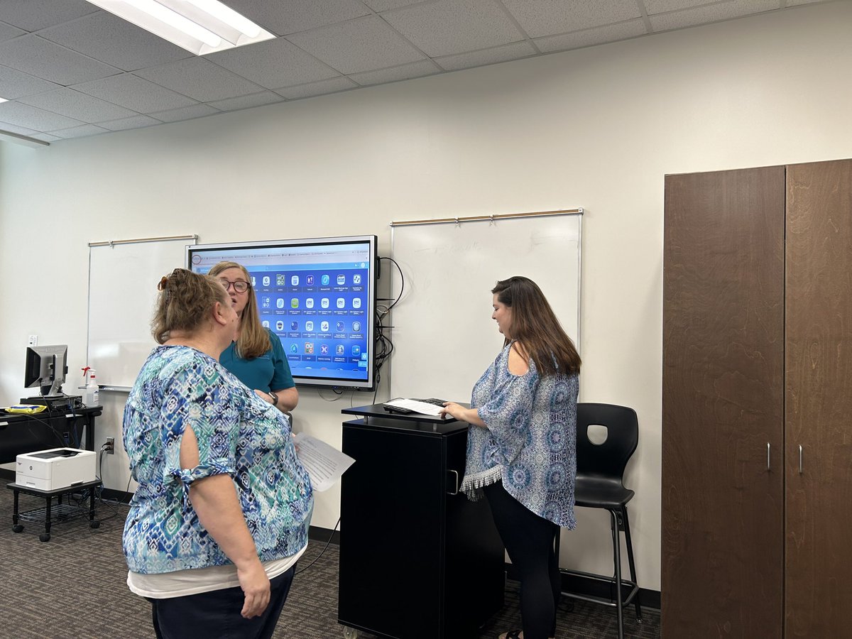 MsFagin's tweet image. Many thanks to the wonderful actresses who performed in my skit on why everyone should put in a ticket for their tech repairs. I thoroughly enjoyed training today at the Clerical Academy! These women are rockstars 🤩! #FaginatorTech @GriffinSpalding