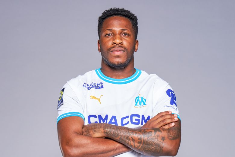 mathis_football's tweet image. Vous faite confiance à Faris Moumbagna 🇨🇲 pour la saison prochaine ? #TeamOM #MercatOM 

💙 LIKE POUR OUI 

🔄 RT POUR NON