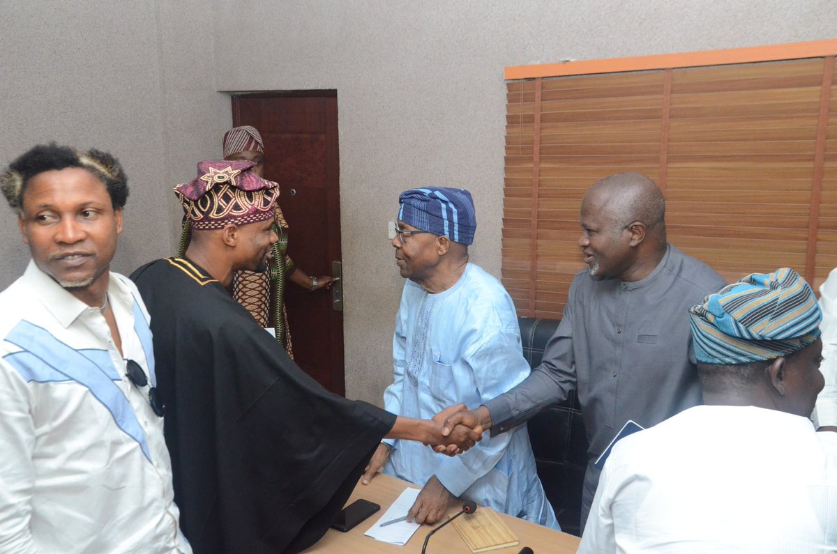 lukadpalace's tweet photo. With the management of the Dangote Cement today. https://t.co/B7P3y79Jex
