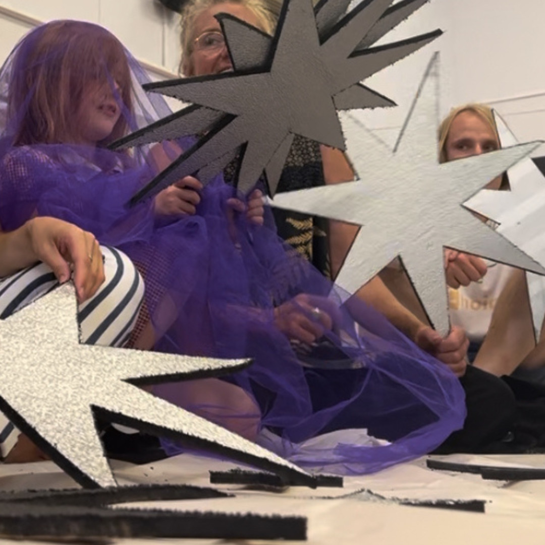 From the ground up 🌿
Artist Helen Edwards has been looking at ways community and ecology come together at Cutteslowe.
A study of the interconnectedness of life.
modernartoxford.org.uk/mao-studio/blo…