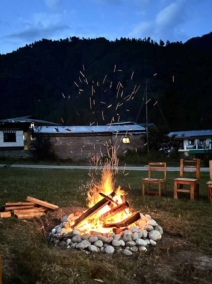 yogsrana's tweet photo. "Awareness is a fire. 
It does two things: burns the rubbish 
and purifies the gold. It is alchemy."

Osho https://t.co/z1vq7oQzMj