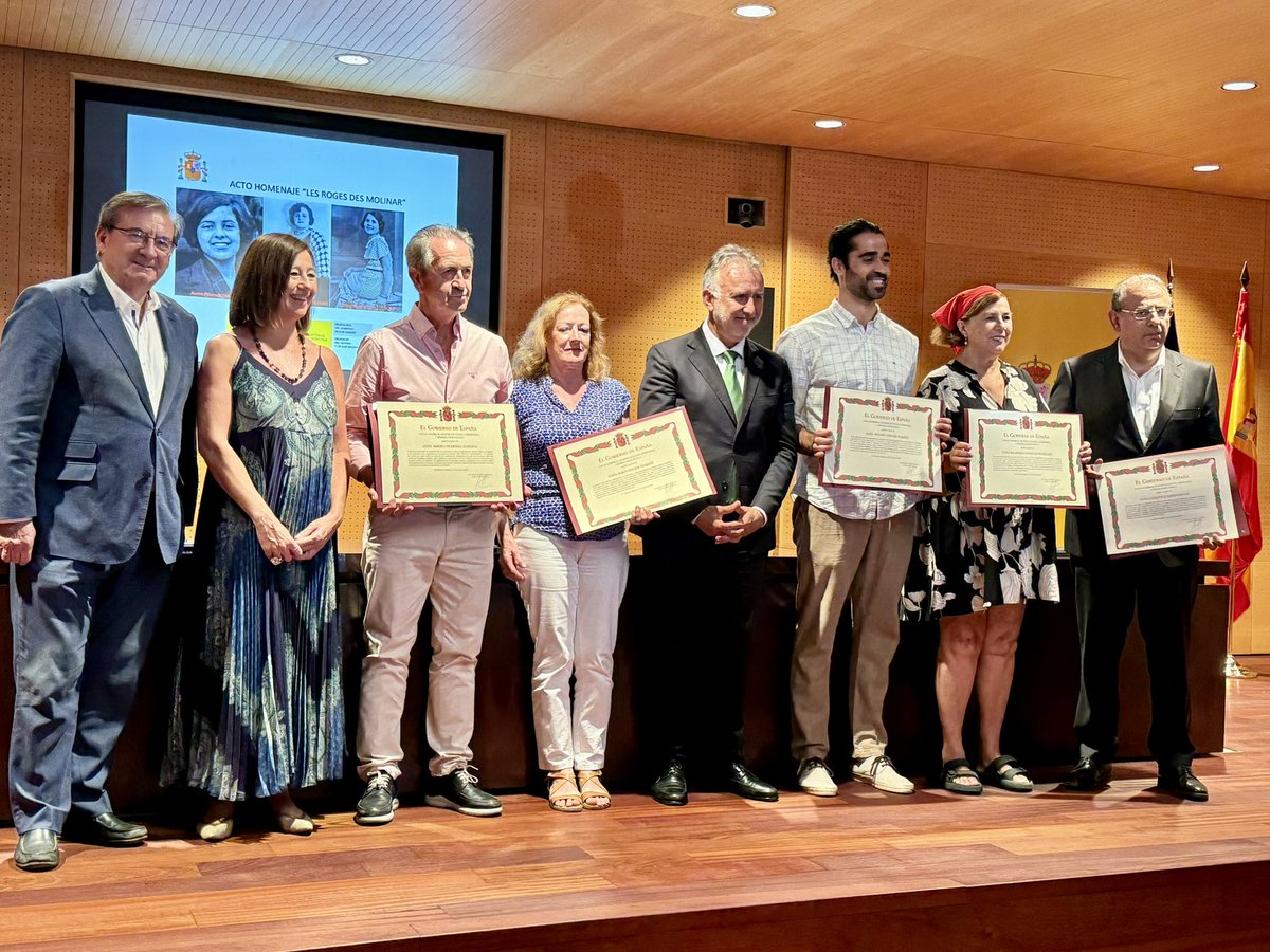 psibpsoe's tweet photo. 🌹🌹🌹🌹🌹 Aurora Picornell, Catalina Flaquer, Antònia i Maria Pascual i Belarmina González sempre presents.

El seu record i les seves idees mai moriran.

Merescut homenatge i reconeixement per part de @SE_MemoDemo @avtorresp https://t.co/ifJ03ECeMK