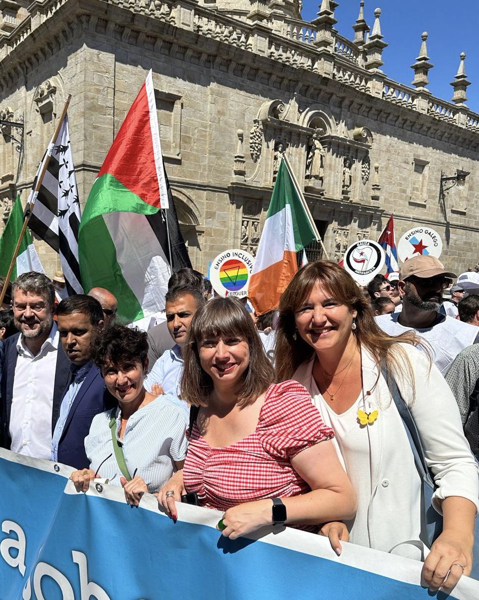 eajpnv_Madrid's tweet photo. 📸 @maribelvaquero_ diputatu jeltzalea Santiagon izan da gaur #DiaDaPatriaGalega ospatzen. https://t.co/eNXABJL0e6