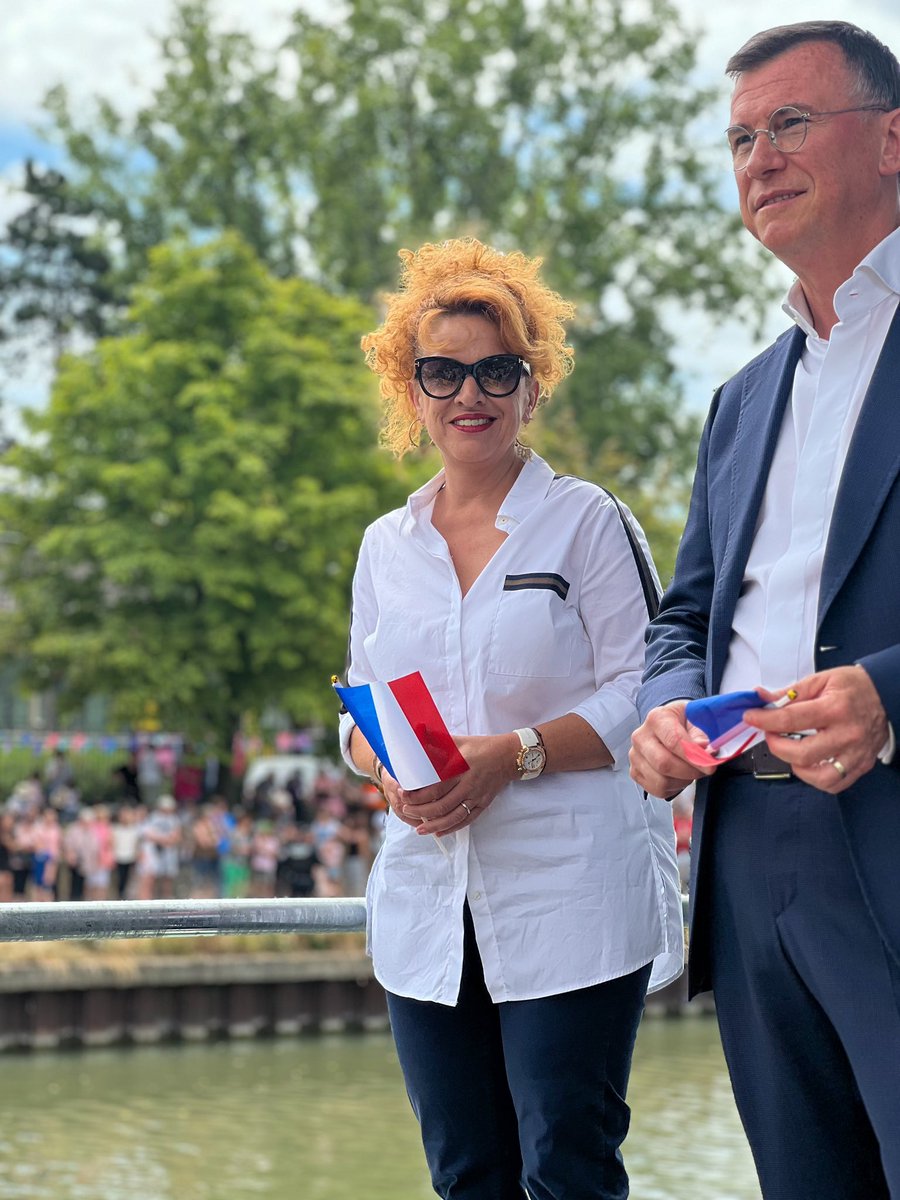 RepCD93's tweet photo. @severinemaroun était à Aulnay-sous-Bois pour le passage de la flamme olympique en Seine-Saint-Denis, à l'occasion des Jeux. Une opportunité unique pour mettre en lumière le dynamisme et l'engagement sportif de notre département. #JO #SeineSaintDenis #FlammeOlympique https://t.co/mNd0dji9hl