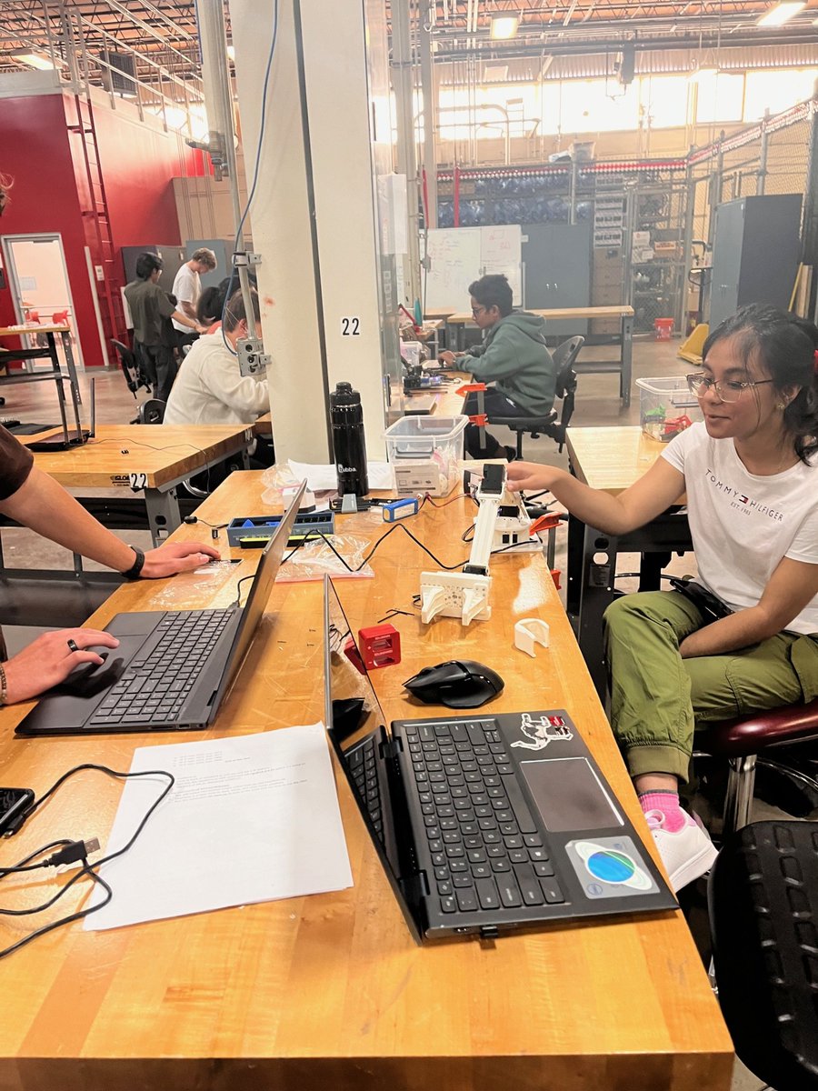 LARRIUofL's tweet photo. Day 4 of the Robotics Accelerator is all about UAVs. Thank you to Dr Adrian Lauf from the Computer Science Department for today's lecture and demonstration. The students were also given extra time to move their manipulators and attach their grippers before testing tomorrow. https://t.co/5teokXAWJW