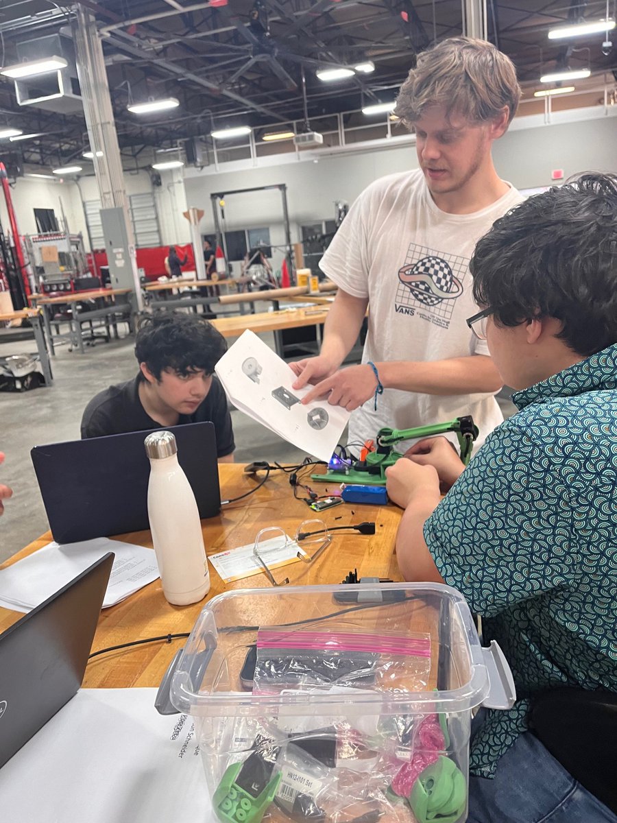 LARRIUofL's tweet photo. Day 4 of the Robotics Accelerator is all about UAVs. Thank you to Dr Adrian Lauf from the Computer Science Department for today's lecture and demonstration. The students were also given extra time to move their manipulators and attach their grippers before testing tomorrow. https://t.co/5teokXAWJW