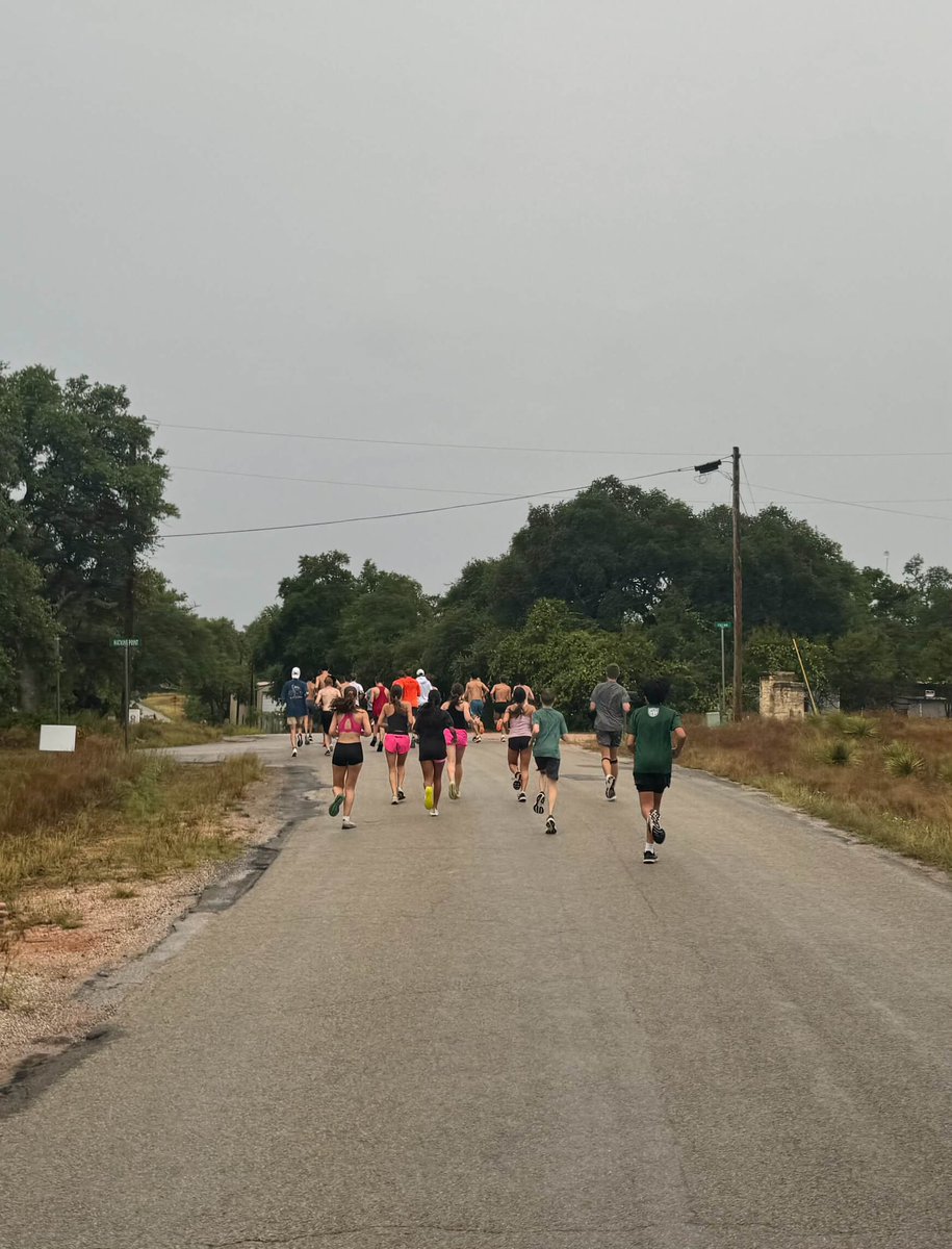 CPHS_CCTF's tweet image. What a great team camp this week with cross country: great morning runs, great team bonding, great leadership talks, and some fun on the water.  Cross Country 2024 is ready to go!

#Cpdna #runforgold
@CoachQCPProud @j_wo24 @coach_pearce