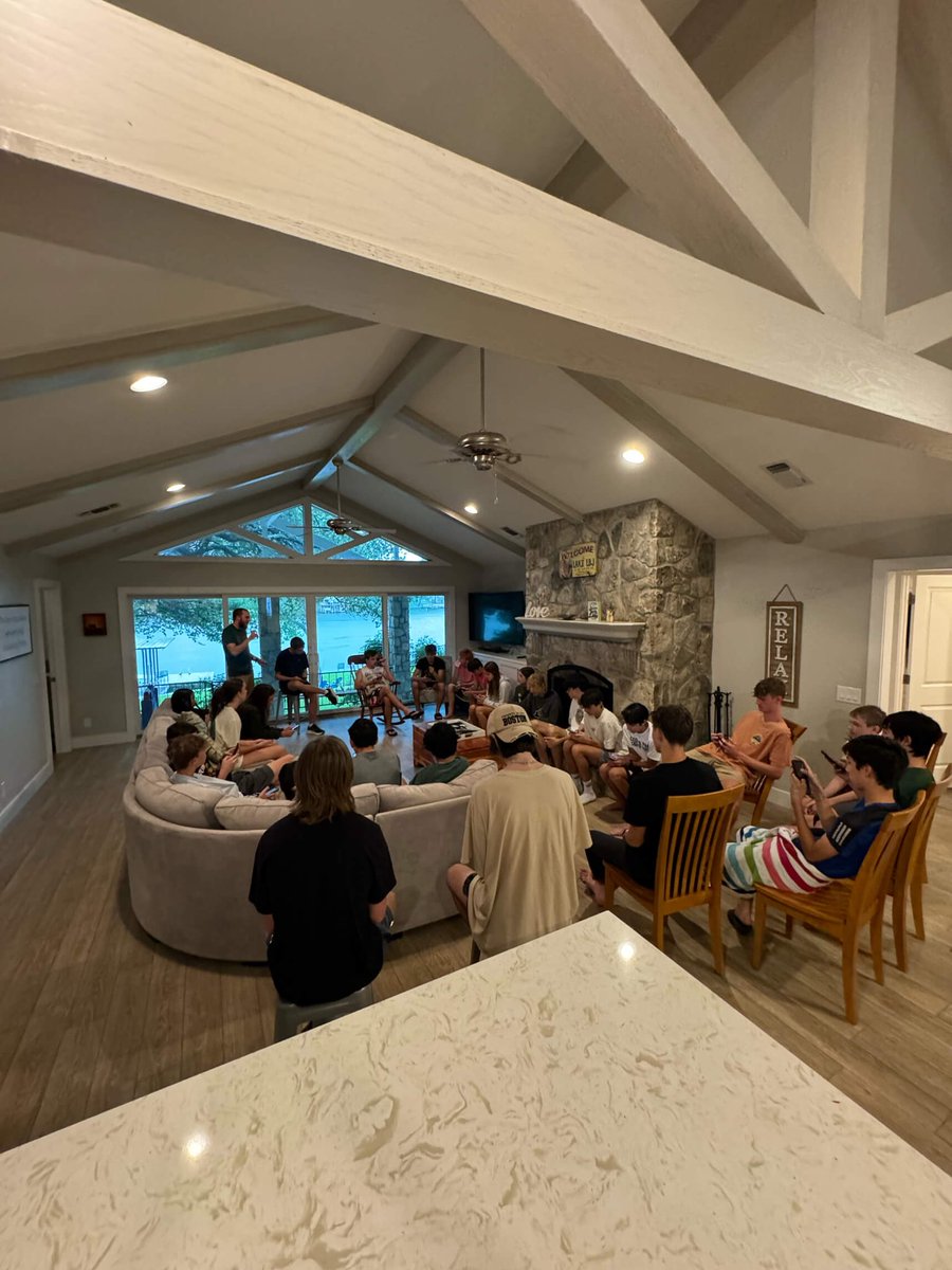 CPHS_CCTF's tweet image. What a great team camp this week with cross country: great morning runs, great team bonding, great leadership talks, and some fun on the water.  Cross Country 2024 is ready to go!

#Cpdna #runforgold
@CoachQCPProud @j_wo24 @coach_pearce