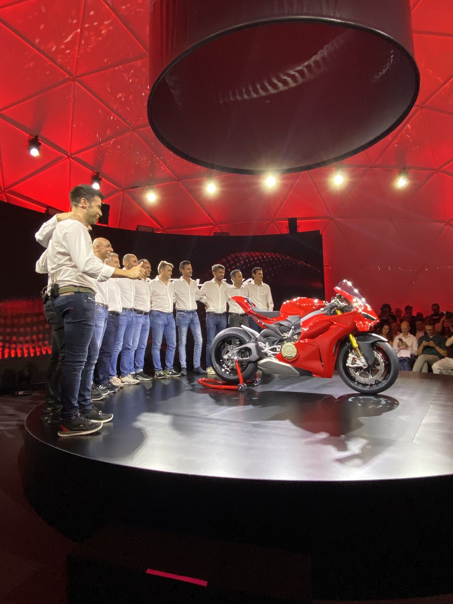 TSUTOMU_OGAWA_'s tweet photo. NewパニガーレV4、発表になりました。
その3
#ducati #panigalev4 #パニガーレV4 #ドゥカティ https://t.co/0loZerAZRv