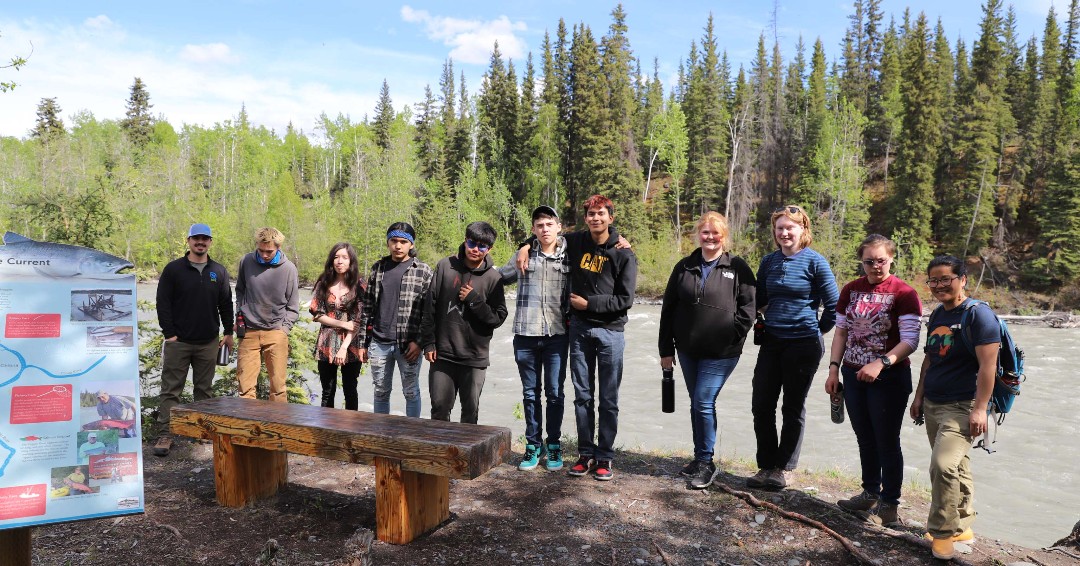 Another recent YCC adventure included hiking down the Klutina River Trail to learn about river corridor ecosystems and water safety. Learn more about the YCC at: ow.ly/lg3K50SufZp
Photo: NPS/William Savok/YCC crew at the Klutina River interpretive wayside.