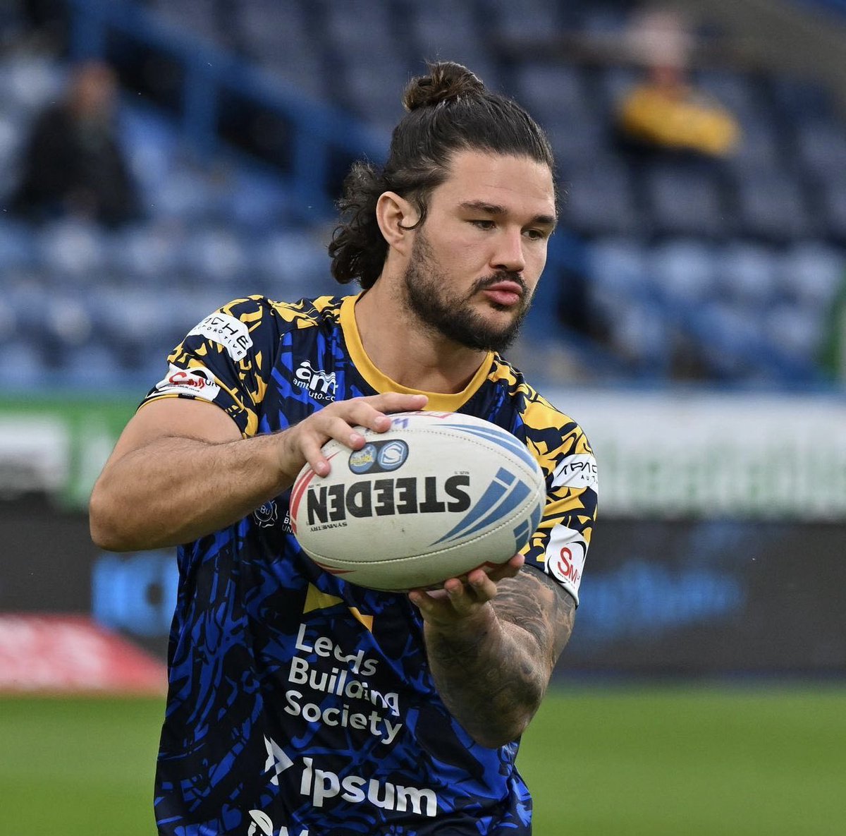 alisonelsayed's tweet photo. Come on @leedsrhinos 💙💛 🦏 #amustwin #ripbillarthur https://t.co/xCfQyvNRi8