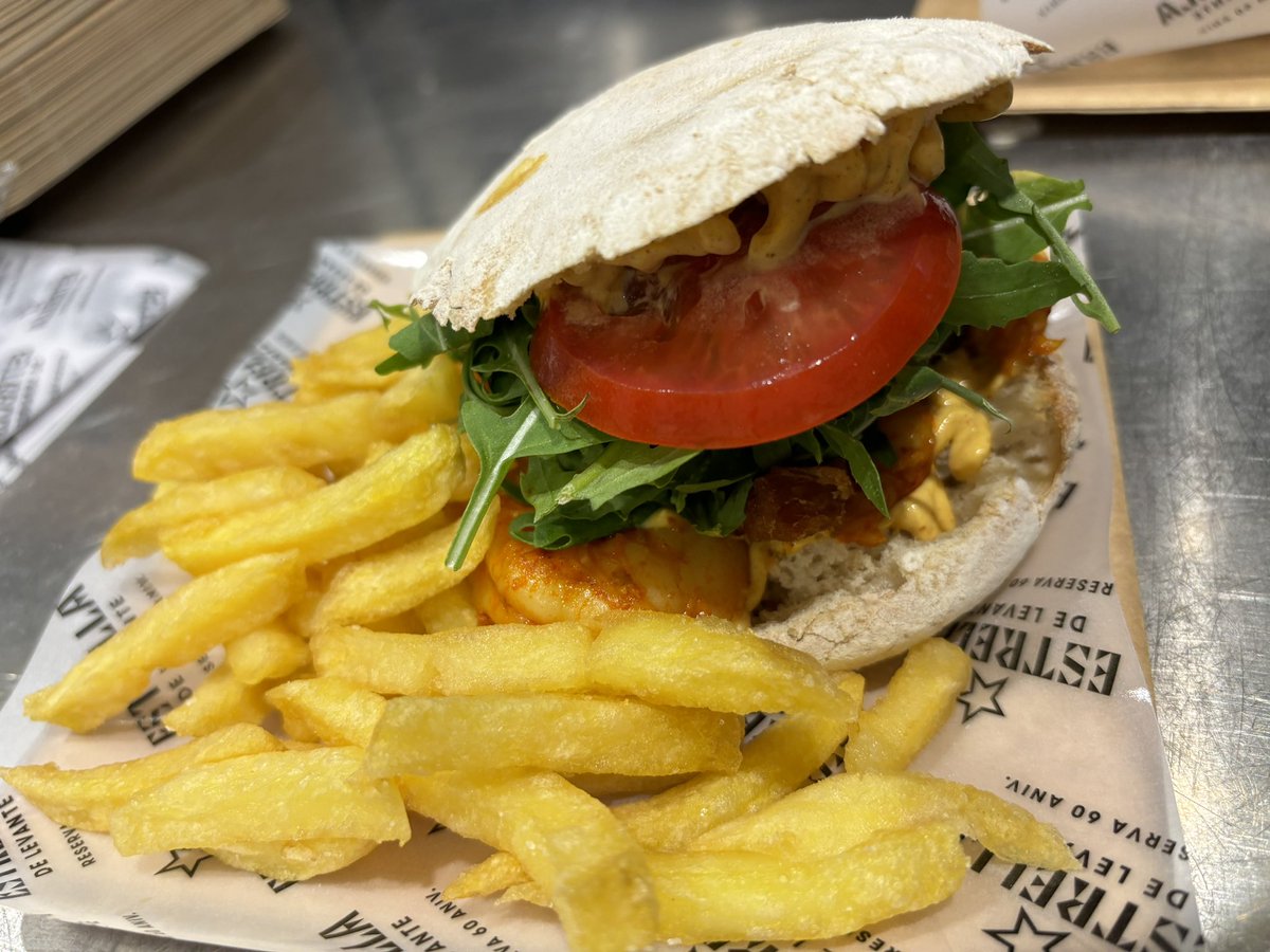 El bocadillo de <a href="/MagogaCT/">Magogarestaurante</a> para la nueva <a href="/estrellalevante/">Estrella de Levante</a> Reserva 60 ya está listo para el evento de hoy en #Saladecatas Un espectáculo!