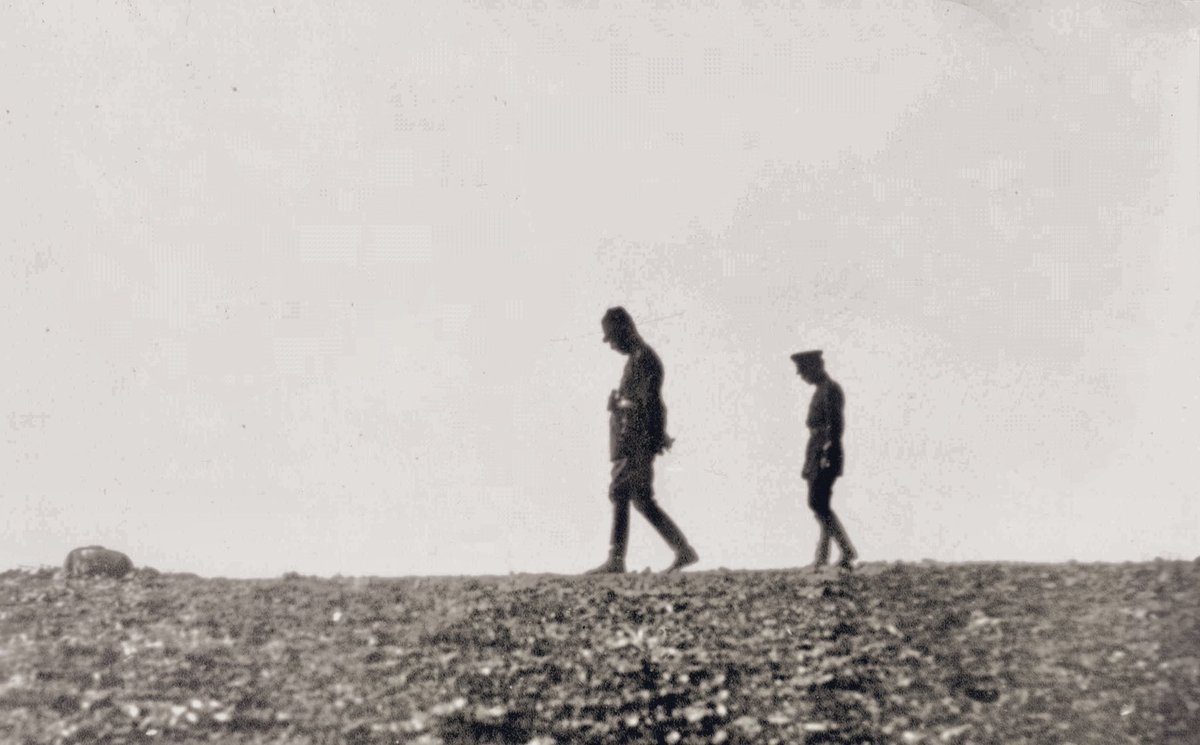 راه آزادی، آبادی و نجات ایران این مسیر است.
دشمنانش، دشمنان ایران و ایرانی و مانع نجات ایران هستند.
#رضاشاه_روحت_شاد
#شاهنشاه_روحت_شاد