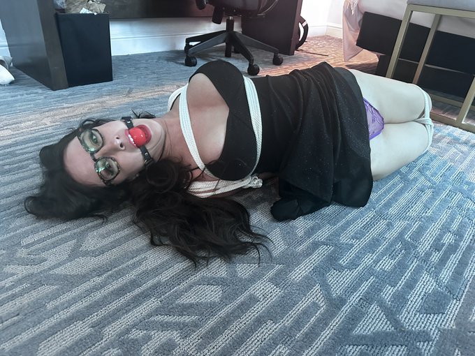 On Monday I had the pleasure of shooting with @TiedTales and finally meeting and shooting with the amazing<a href="/tag/rt"class="tags"><span>#rt</span></a><a href="/tag/bondage"class="tags"><span>#bondage</span></a><a href="/tag/pantyhose"class="tags"><span>#pantyhose</span></a>