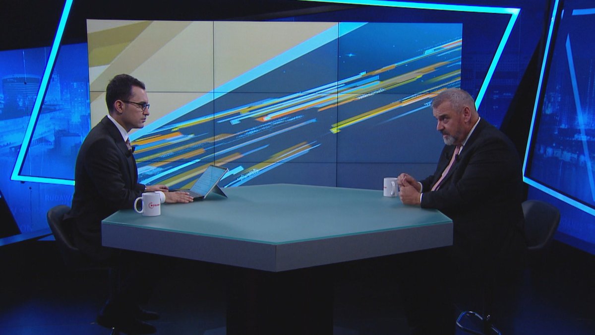 تۆماس زایلەر، باڵیۆزی یەکێتیی ئەورووپا لە عێراق: مەترسییەک هەیە کە پرسی کۆچبەری خەریکە دەبێتە بابەتێکی زۆر ژەهراوی لە ئەورووپا.

راستەوخۆ گوێ لە هەڤپەیڤینەکە بگرن: 
fb.watch/tynlw-gaCu/