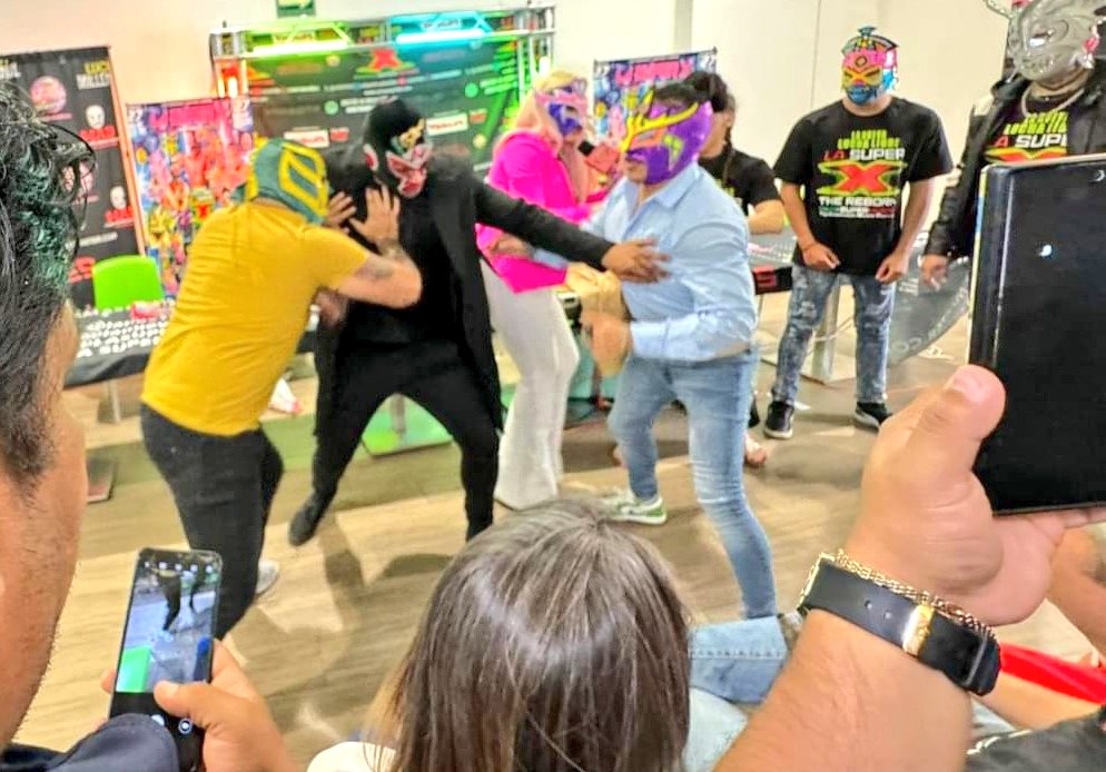 LaArenaTV's tweet photo. 🇲🇽Xcelente #ConferenciaDePrensa tuvimos este Martes🔥Agradecemos a todos los medios que asistieron y apoyan este gran emprendimiento @LASUPERX1
#LaNuevaLuchaLibre 🦸🏻un lugar donde Todos Juntos #SomosSUPERHeroes 
 📌SÁBADO 27 JULIO '24⏰5:30
🏢Plaza Zentralia Coacalco  #LuchaLibre https://t.co/W8lqLuORW1