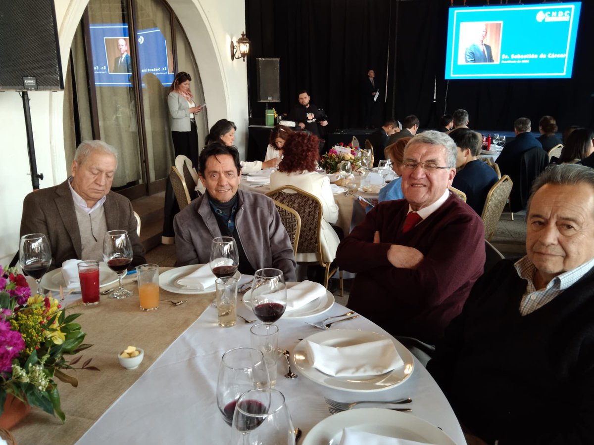 FELIZ DÍA A <a href="/CNDCCHILE/">Confederación Nacional Dueños De Camiones De Chile</a> 
HOY ES EL ENCUENTRO ANUAL Y FRATERNO DONDE NOS REUNIMOS LAS Y LOS DIRIGENTES GREMIALES! EN TORNO AL #diadelcamionero #diadelacamionera