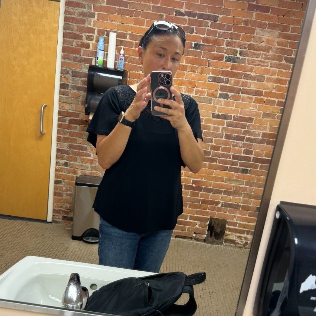 TOCmedia's tweet photo. One can't simply attend a business event without a bathroom selfie!

Here's Tracy at the Kennebec Valley Chamber of Commerce's Women's Network Luncheon, presented by Kelly Flagg of Associated General Contractors of Maine.  

#womenownedbusiness https://t.co/Z0vS0gYCQU