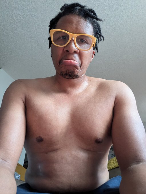 Pov I did my pilaties but now I don't wanna do my yoga 😭 https://t.co/o2r3HneWPf