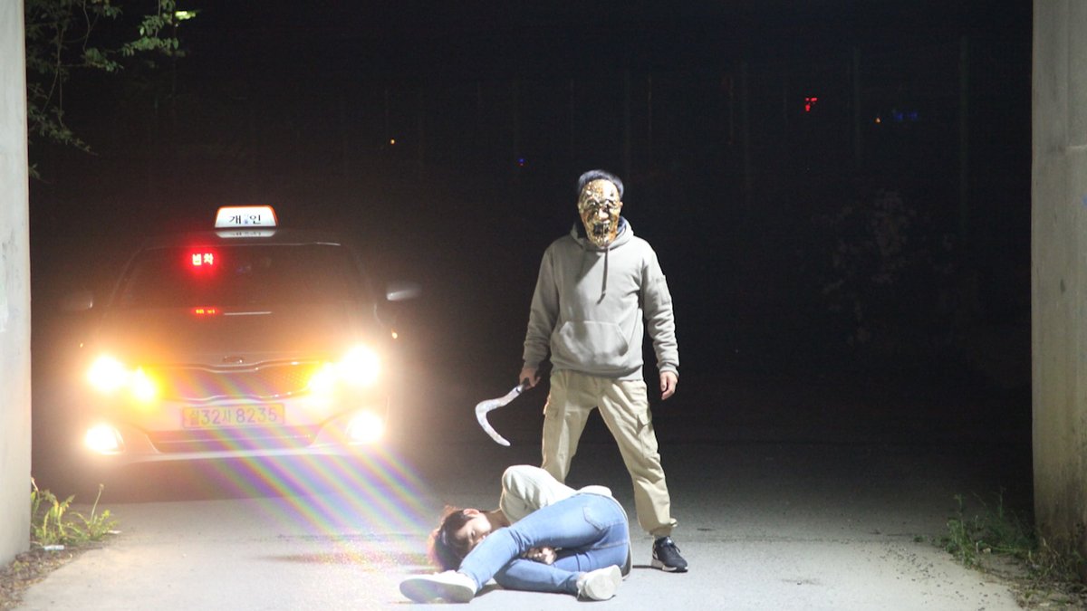 screenlifer's tweet image. #IconicShot from the Korean #screenlife thriller, 𝗡𝗜𝗚𝗛𝗧𝗦𝗖𝗔𝗣𝗘 (야경: 죽음의 택시, 2017). #khorror #horrormovies #foundfootage #Nightscape