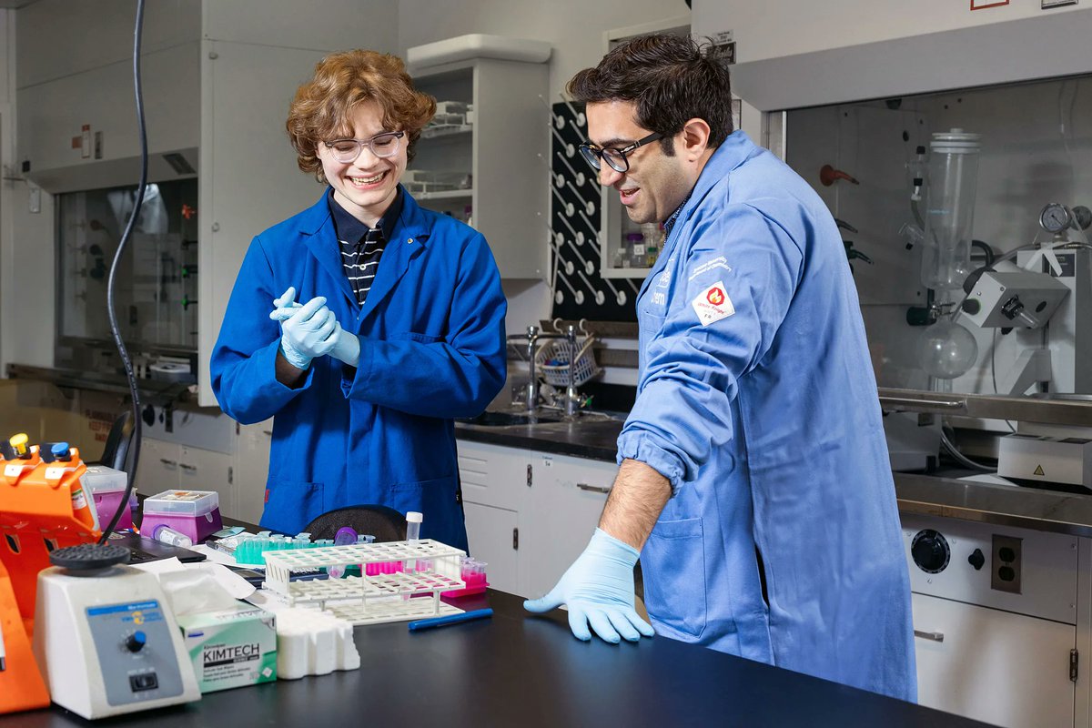 Syracuse University College of Arts & Sciences (@suartsciences) on Twitter photo #ICYMI: <a href="/SUChemistry/">Syracuse University Department of Chemistry</a> professor Davoud Mozhdehi and his research team are pioneering new methods of protein engineering 🧬
➡️ syracuse.edu/stories/davoud… #ICYMI: <a href="/SUChemistry/">Syracuse University Department of Chemistry</a> professor Davoud Mozhdehi and his research team are pioneering new methods of protein engineering 🧬
➡️ syracuse.edu/stories/davoud…